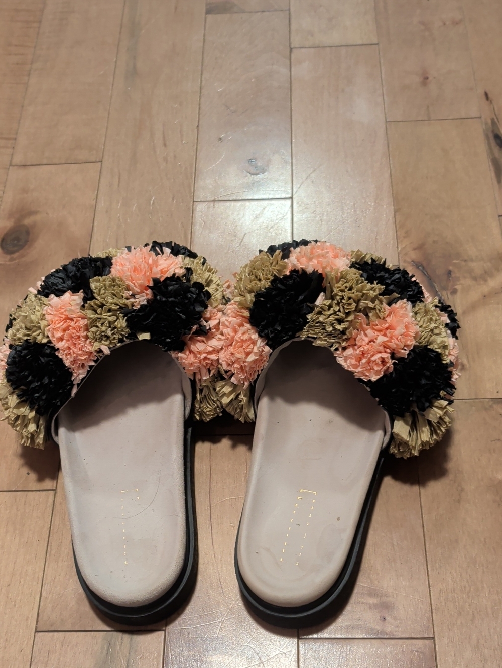 Inuikii Sandals. Great Condition. - Picture 3 of 3